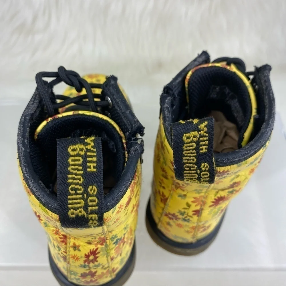 DR.MARTENS LACE UP BOOTS FLOWERS PRINT YELLOW COLOR size 10 kids
